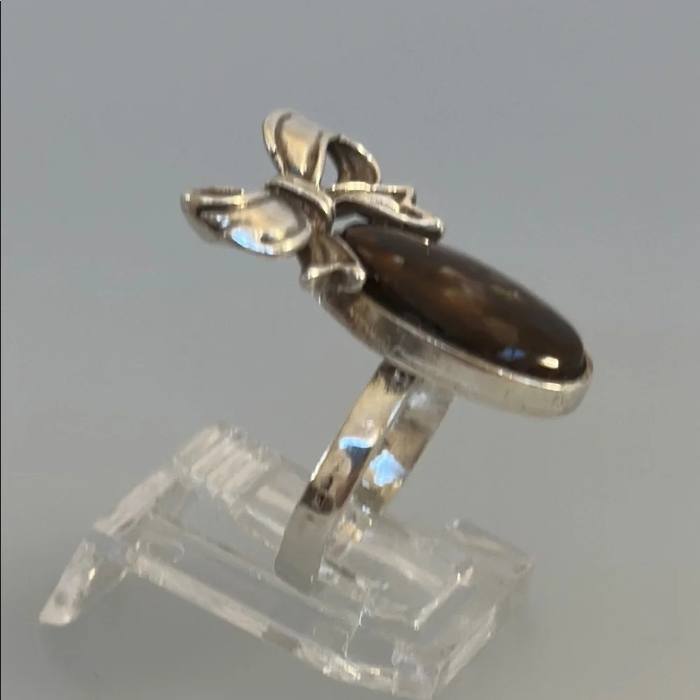 Elegant 925 Sterling Silver Bow Ring with Brown Gemstone